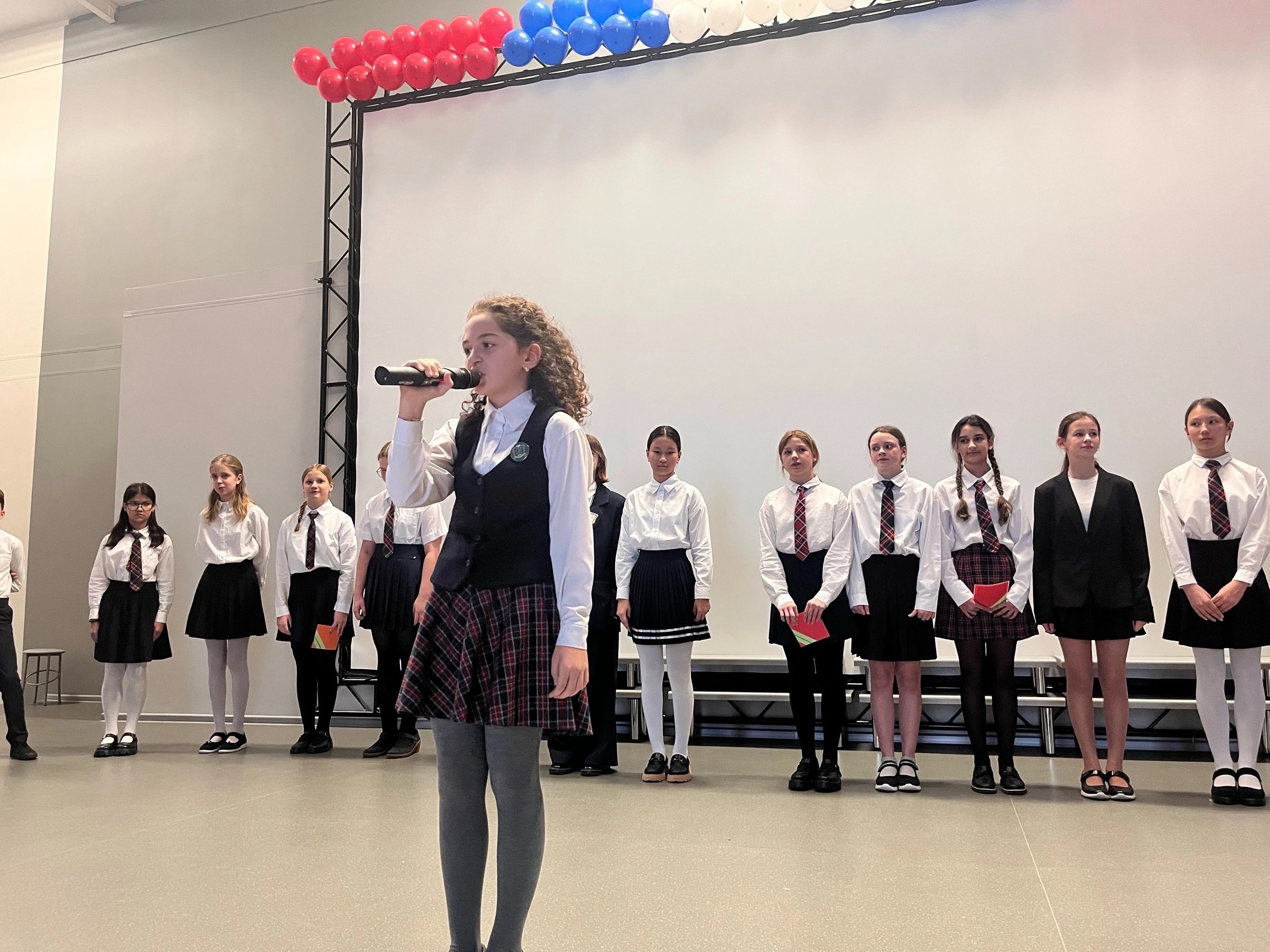 Выступают ребята 5л.